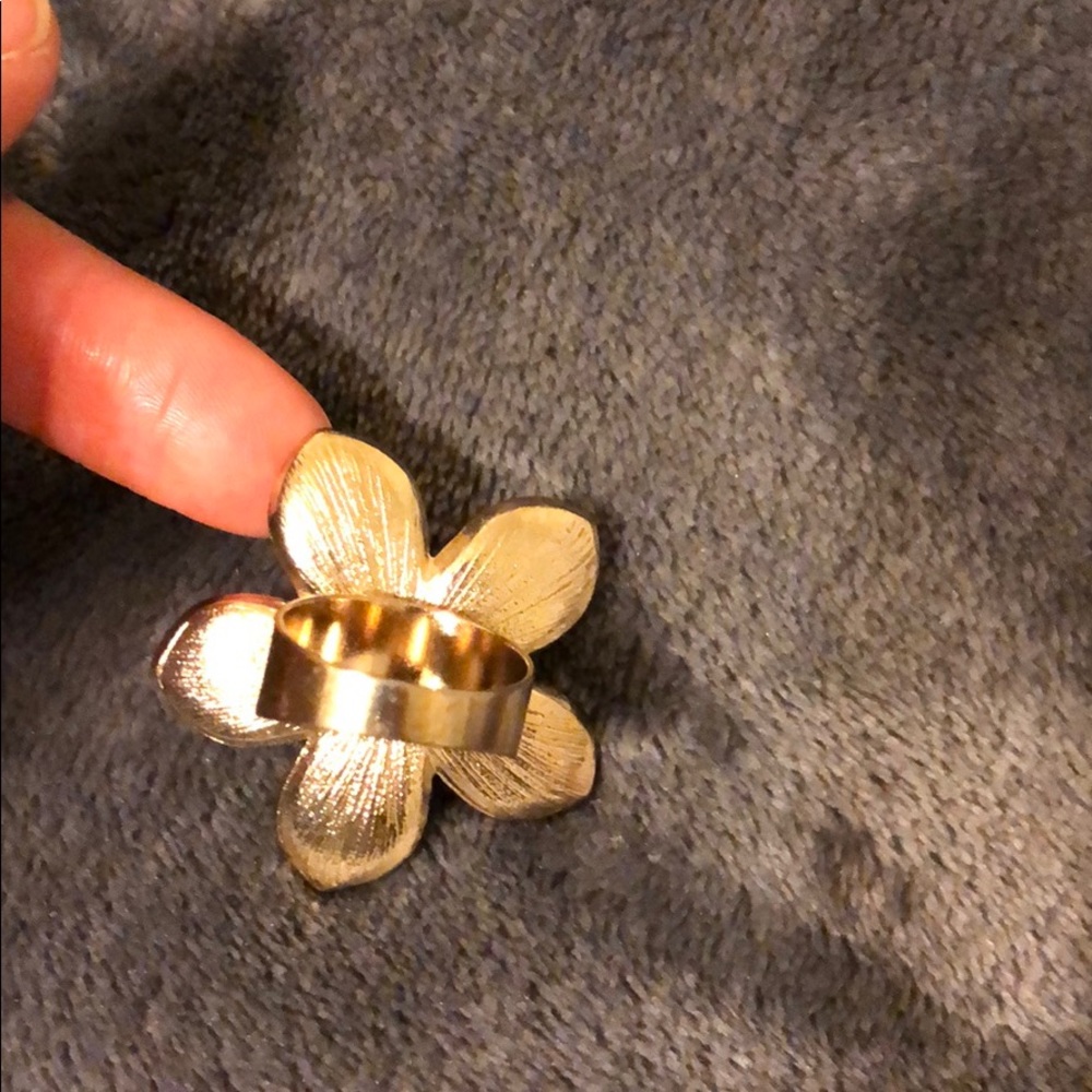 Flower ring - Picture 2 of 6